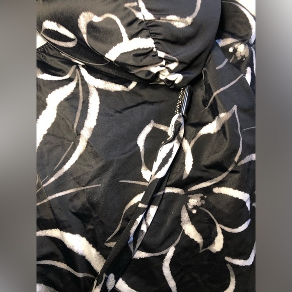 VENUS Floral Black and White Tankini Top size 16 NWOT 🖤🔥🤍 - Picture 8 of 14